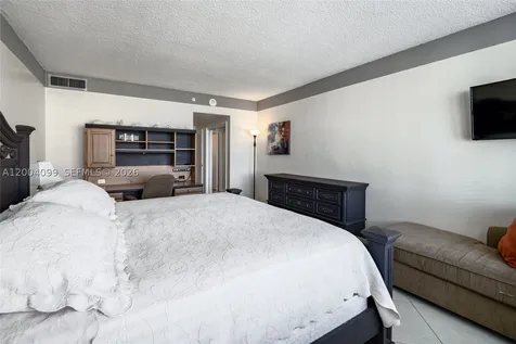 5601 Collins Avenue Miami Beach FL 33140