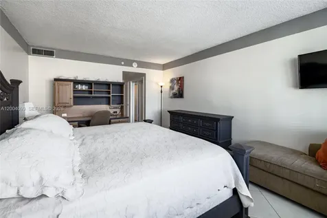 5601 Collins Avenue Miami Beach FL 33140