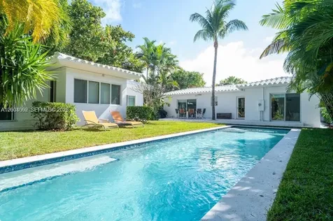 1123 Bay Drive Miami Beach FL 33141