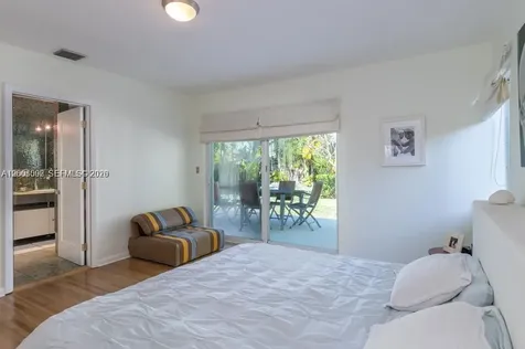 1123 Bay Drive Miami Beach FL 33141