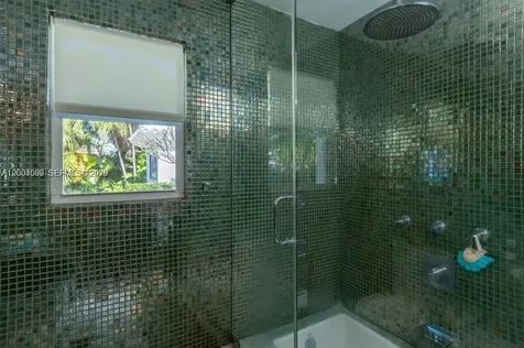1123 Bay Drive Miami Beach FL 33141