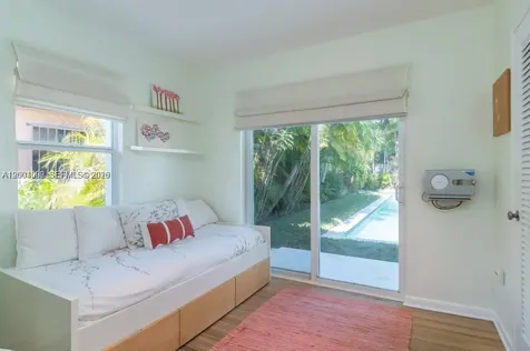 1123 Bay Drive Miami Beach FL 33141