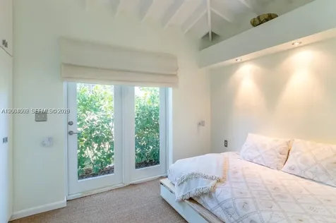 1123 Bay Drive Miami Beach FL 33141