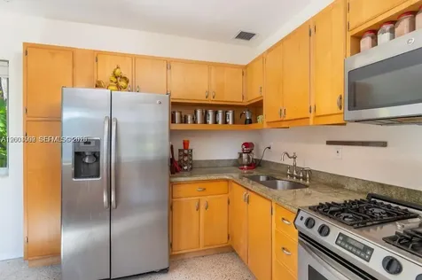 1123 Bay Drive Miami Beach FL 33141