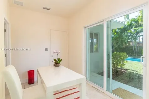 1123 Bay Drive Miami Beach FL 33141
