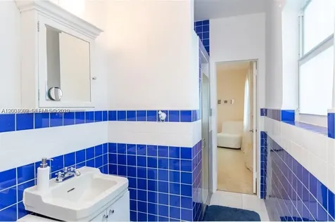 1123 Bay Drive Miami Beach FL 33141