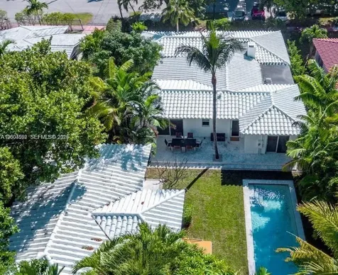 1123 Bay Drive Miami Beach FL 33141