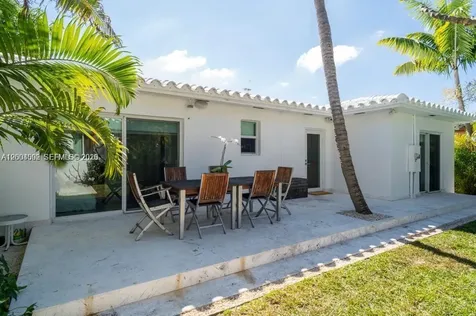 1123 Bay Drive Miami Beach FL 33141