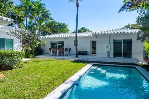 1123 Bay Drive Miami Beach FL 33141