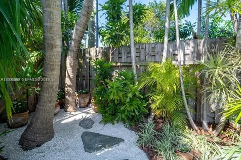 1123 Bay Drive Miami Beach FL 33141