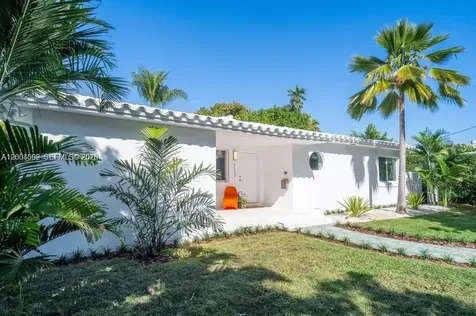 1123 Bay Drive Miami Beach FL 33141