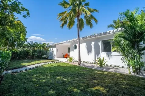 1123 Bay Drive Miami Beach FL 33141