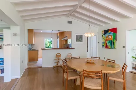 1123 Bay Drive Miami Beach FL 33141