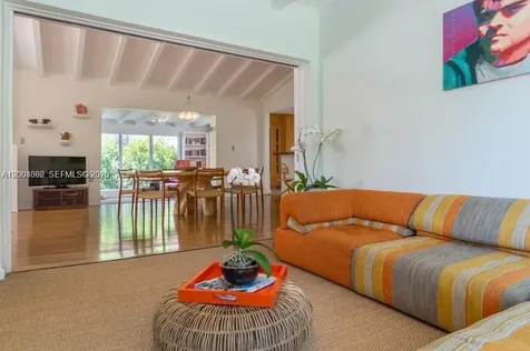1123 Bay Drive Miami Beach FL 33141