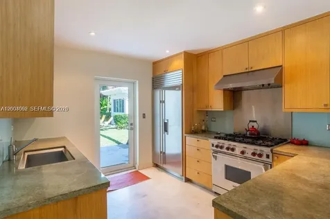1123 Bay Drive Miami Beach FL 33141