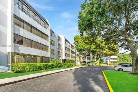 10852 N Kendall Drive Miami FL 33176