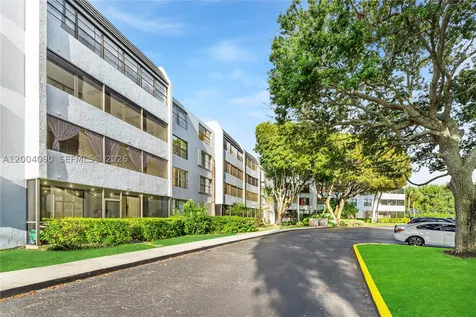 10852 N Kendall Drive Miami FL 33176