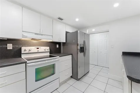 10852 N Kendall Drive Miami FL 33176
