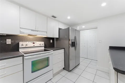 10852 N Kendall Drive Miami FL 33176