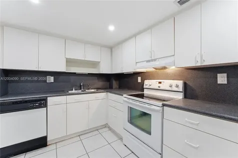 10852 N Kendall Drive Miami FL 33176