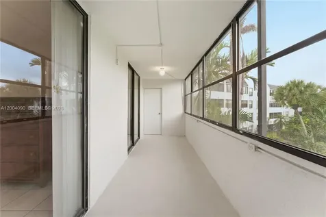 10852 N Kendall Drive Miami FL 33176