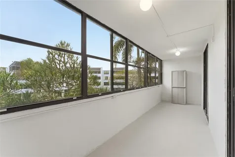 10852 N Kendall Drive Miami FL 33176