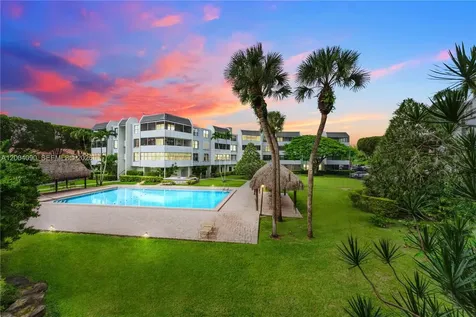 10852 N Kendall Drive Miami FL 33176
