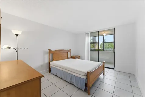 10852 N Kendall Drive Miami FL 33176