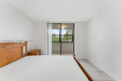 10852 N Kendall Drive Miami FL 33176
