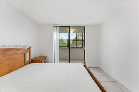10852 N Kendall Drive Miami FL 33176