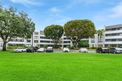 10852 N Kendall Drive Miami FL 33176