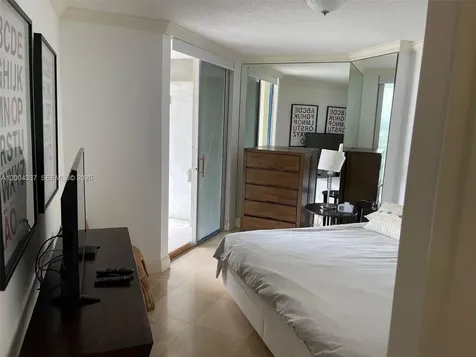 5555 Collins Avenue Miami Beach FL 33140