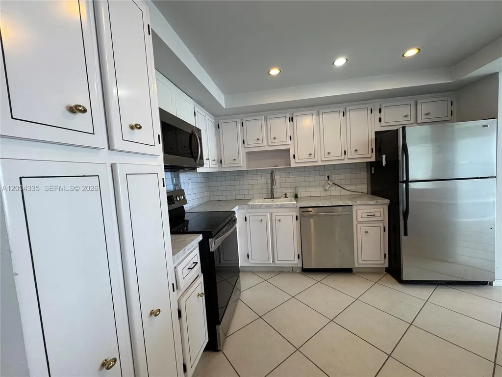 18041 Biscayne Boulevard Aventura FL 33160