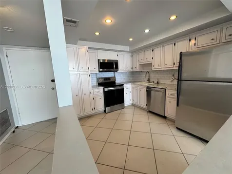 18041 Biscayne Boulevard Aventura FL 33160