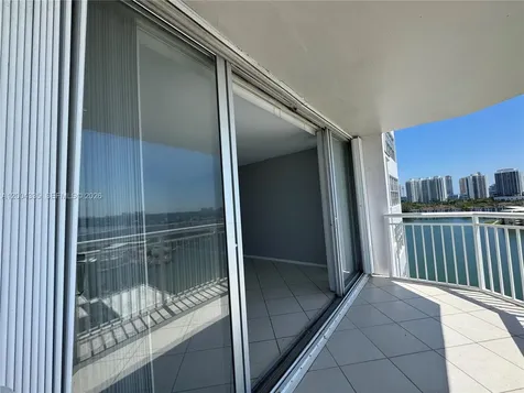 18041 Biscayne Boulevard Aventura FL 33160