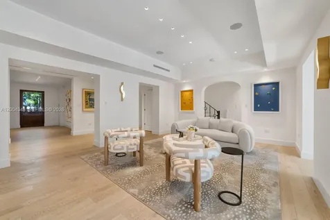 5763 Pine Tree Drive Miami Beach FL 33140