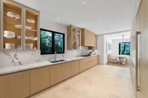 5763 Pine Tree Drive Miami Beach FL 33140