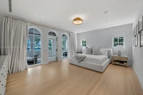 5763 Pine Tree Drive Miami Beach FL 33140