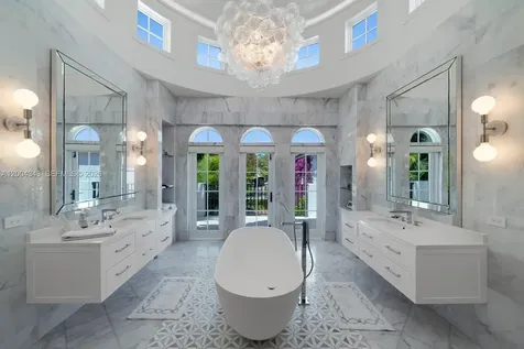 5763 Pine Tree Drive Miami Beach FL 33140