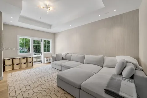 5763 Pine Tree Drive Miami Beach FL 33140
