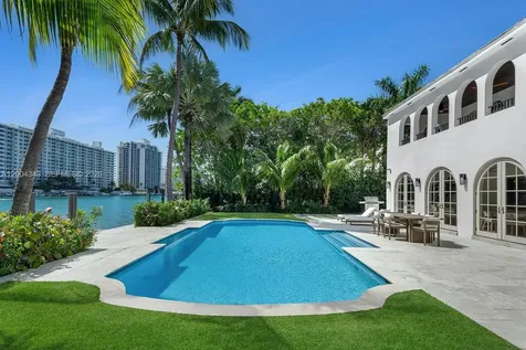 5763 Pine Tree Drive Miami Beach FL 33140