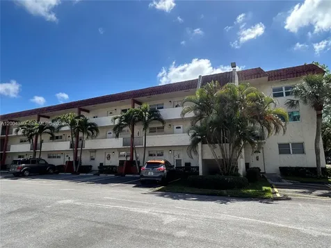 8962 S Hollybrook Boulevard Pembroke Pines FL 33025
