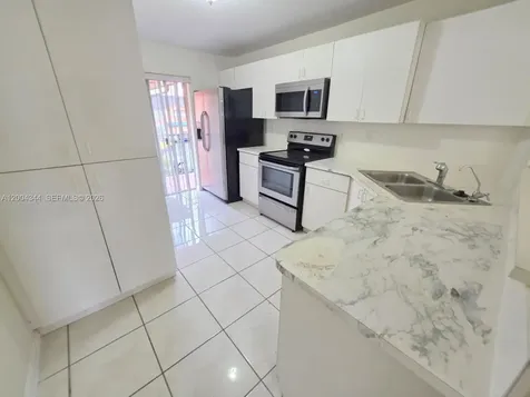 8412 NW 103rd Street Hialeah Gardens FL 33016