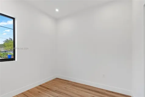 4519 NW 3th Street Miami FL 33126