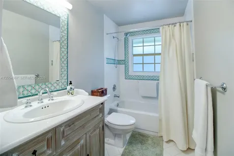 9929 NW 49th Terrace Doral FL 33178
