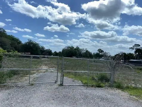 755 N Hacienda Clewiston FL 33440