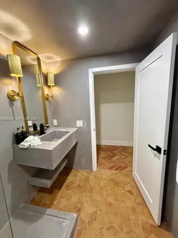 905 SW 13th Court Miami FL 33135