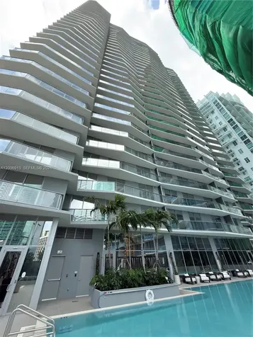 77 SE 5th Street Miami FL 33131