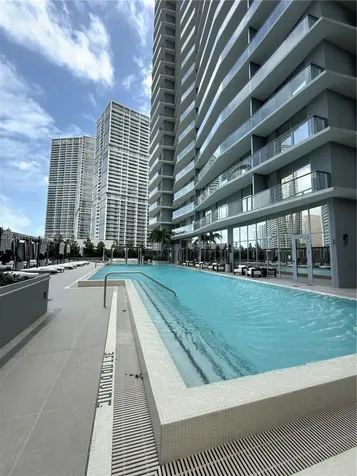 77 SE 5th Street Miami FL 33131