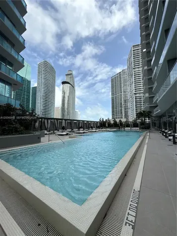 77 SE 5th Street Miami FL 33131